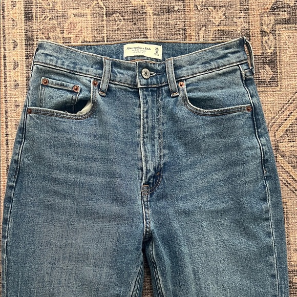 Abercrombie and Fitch ankle straight ultra high waisted Women's Jeans - Picture 2 of 7